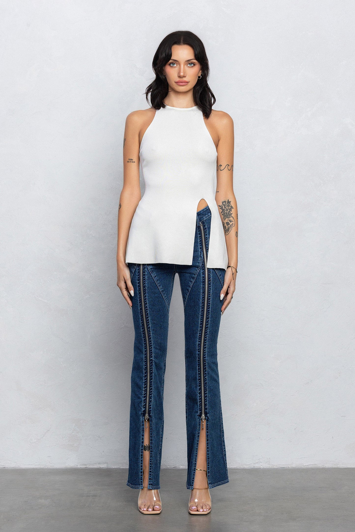 BLUSA HALTER CON ABERTURA