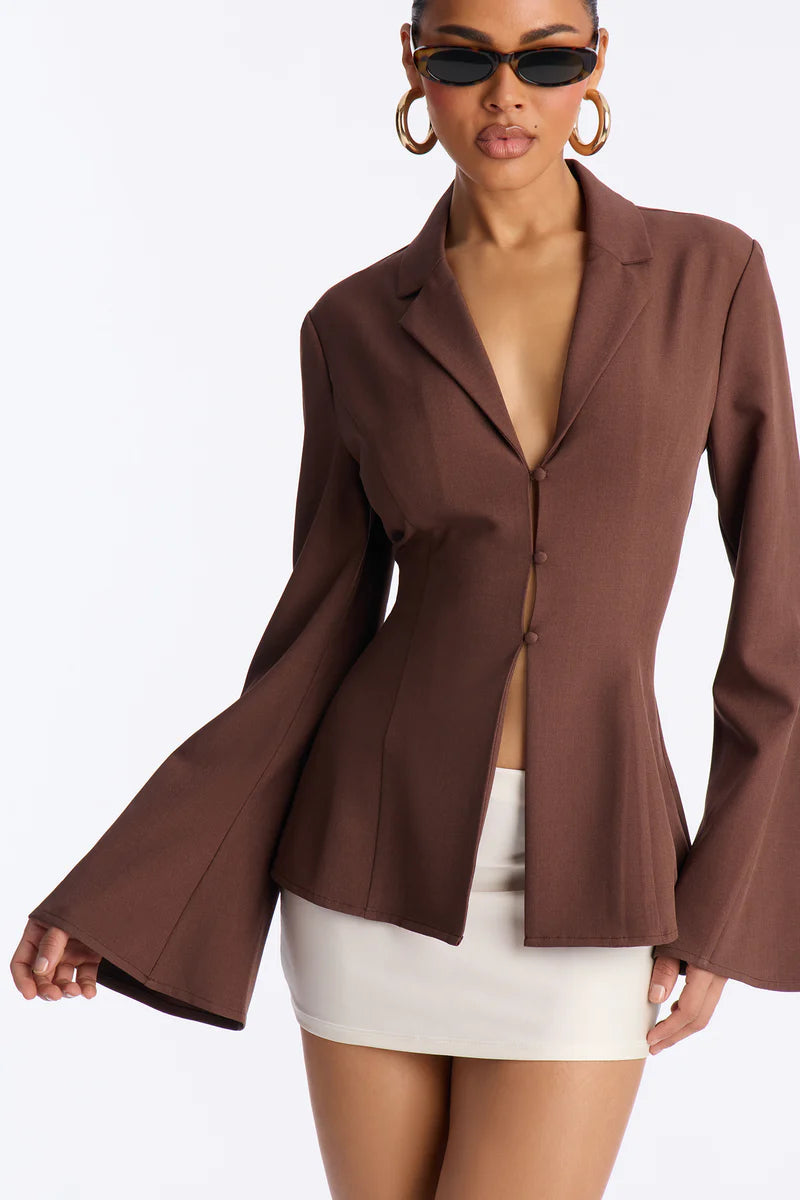 BLUSA TIPO BLAZER CON MANGAS ESTILO FLARE