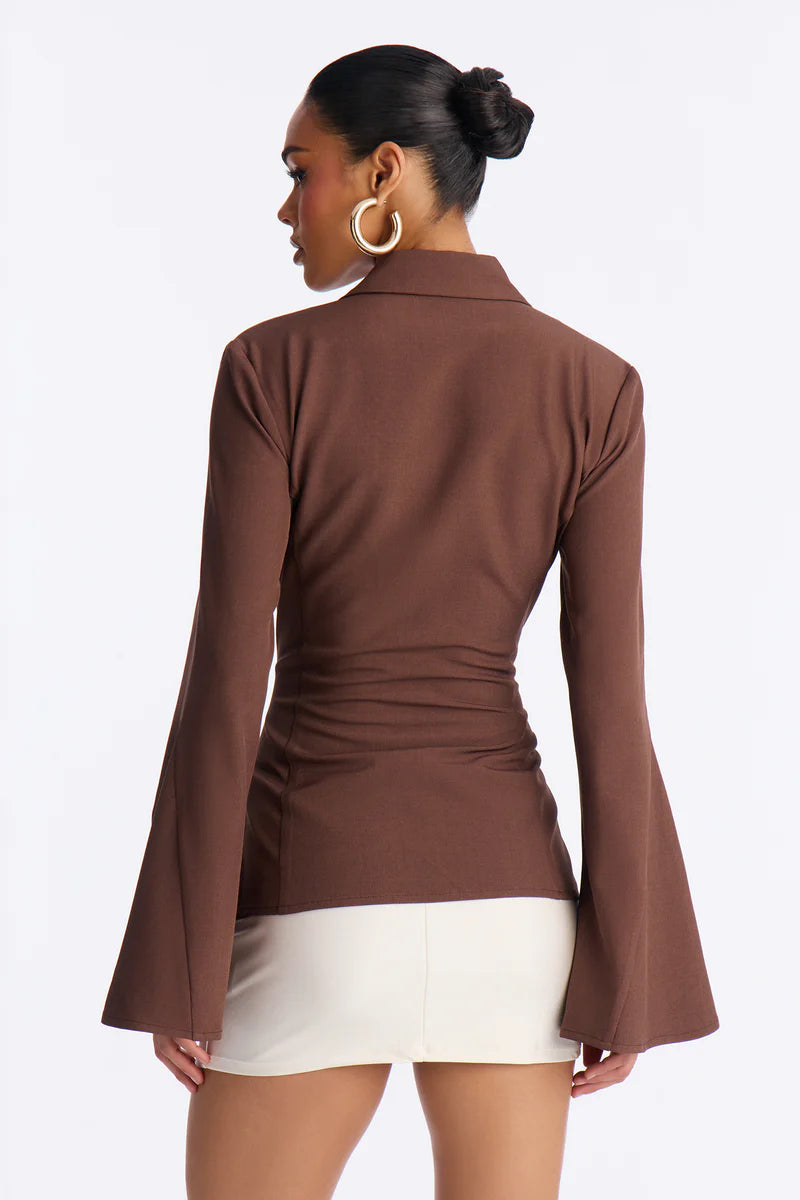 BLUSA TIPO BLAZER CON MANGAS ESTILO FLARE