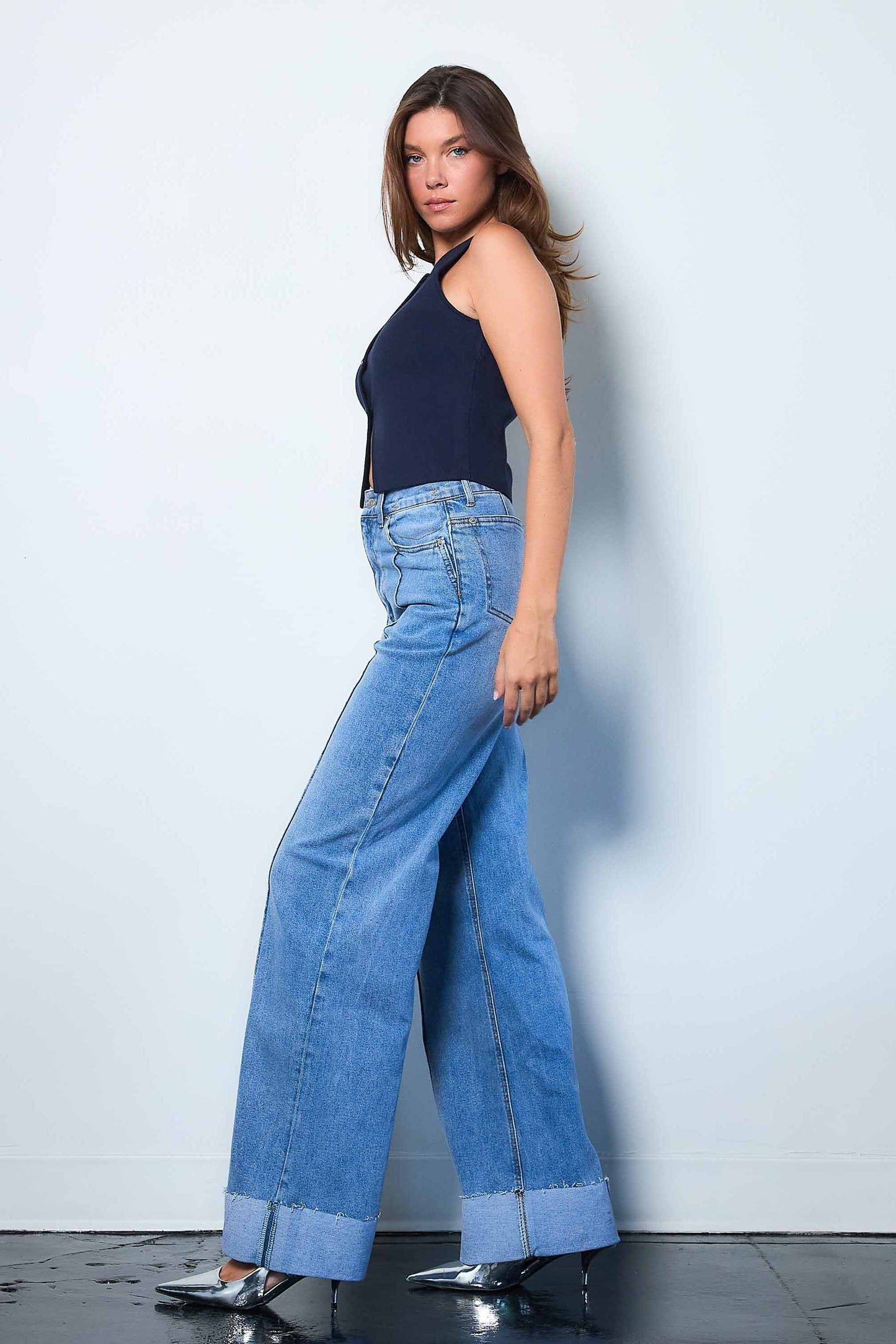 PANTALON WIDE LEG CON DOBLADILLO Y DETALLE DE COSTURA MEDIA