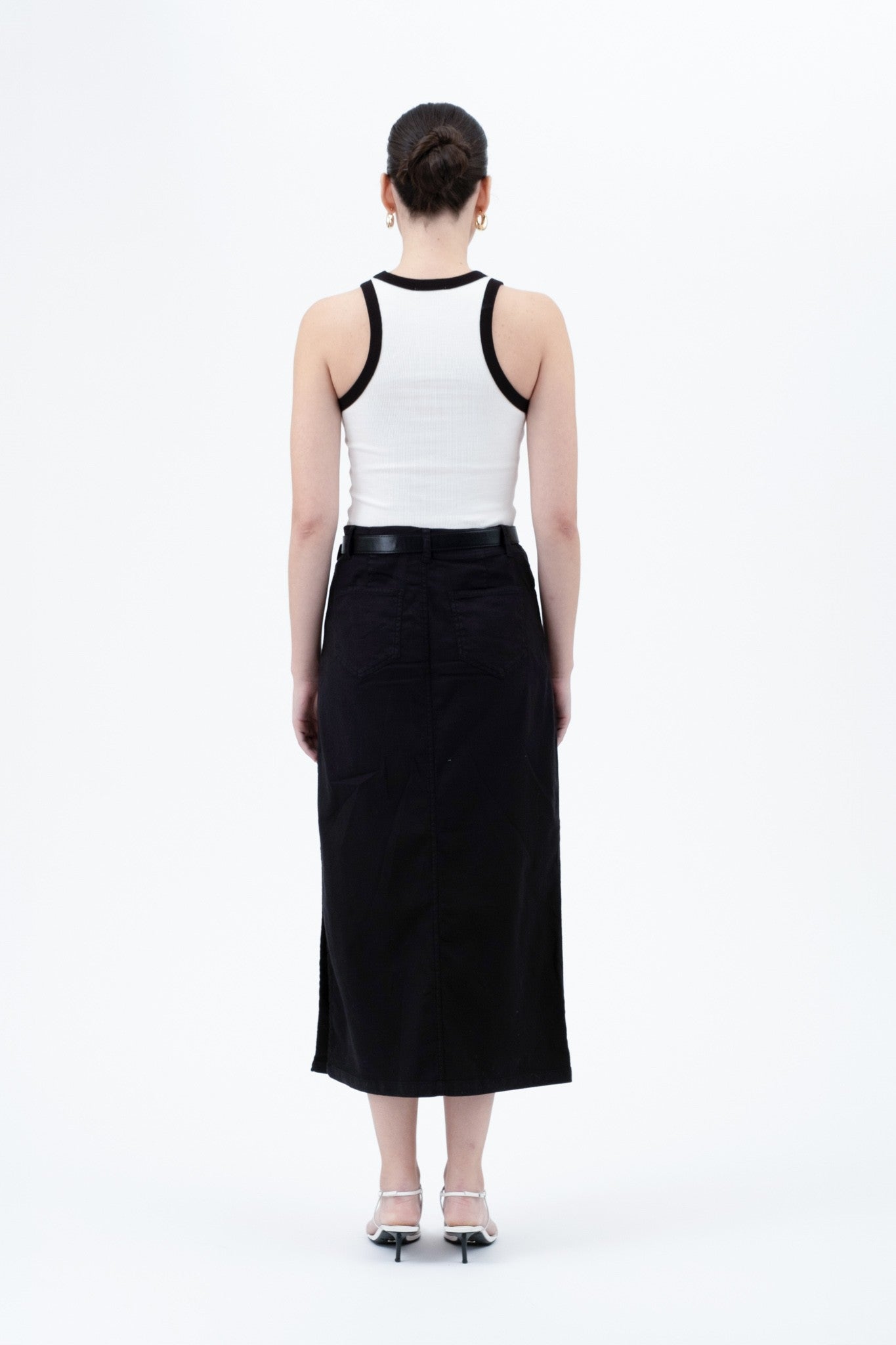 TANK TOP BLANCO CON DETALLE NEGRO