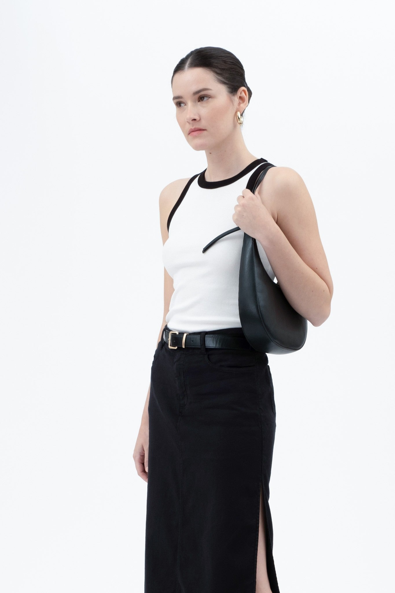 TANK TOP BLANCO CON DETALLE NEGRO