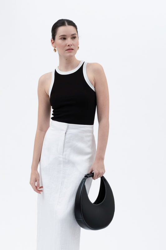TANK TOP NEGRO CON DETALLE BLANCO