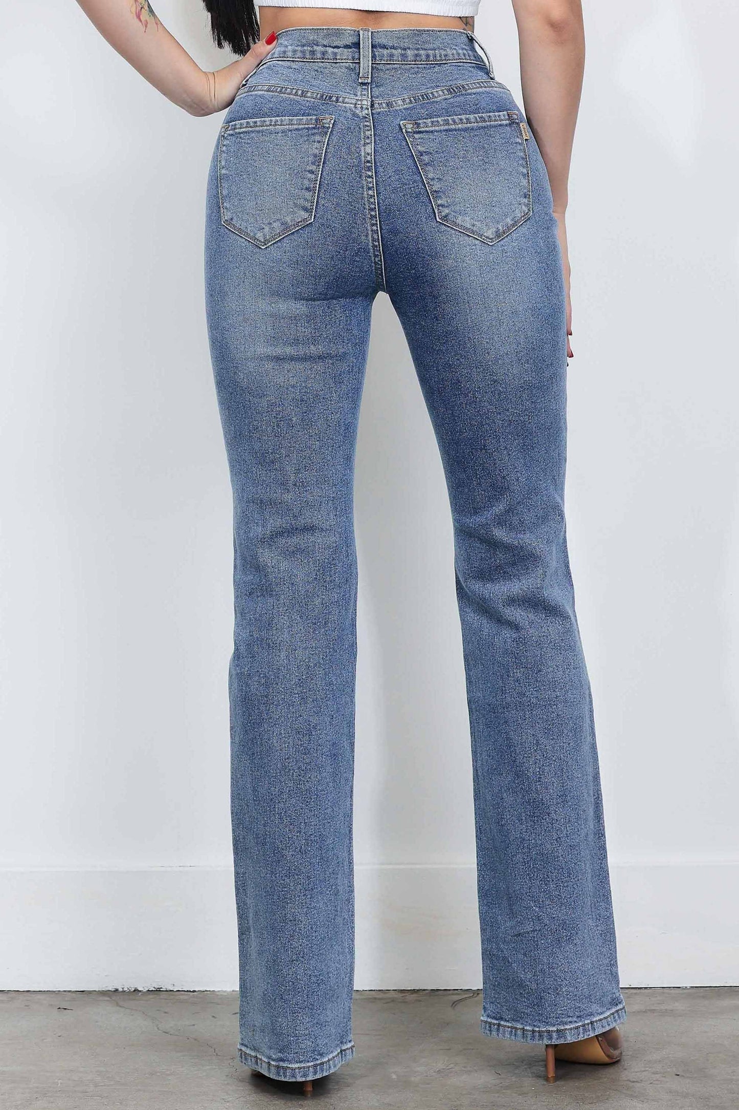 STRAIGHT JEANS