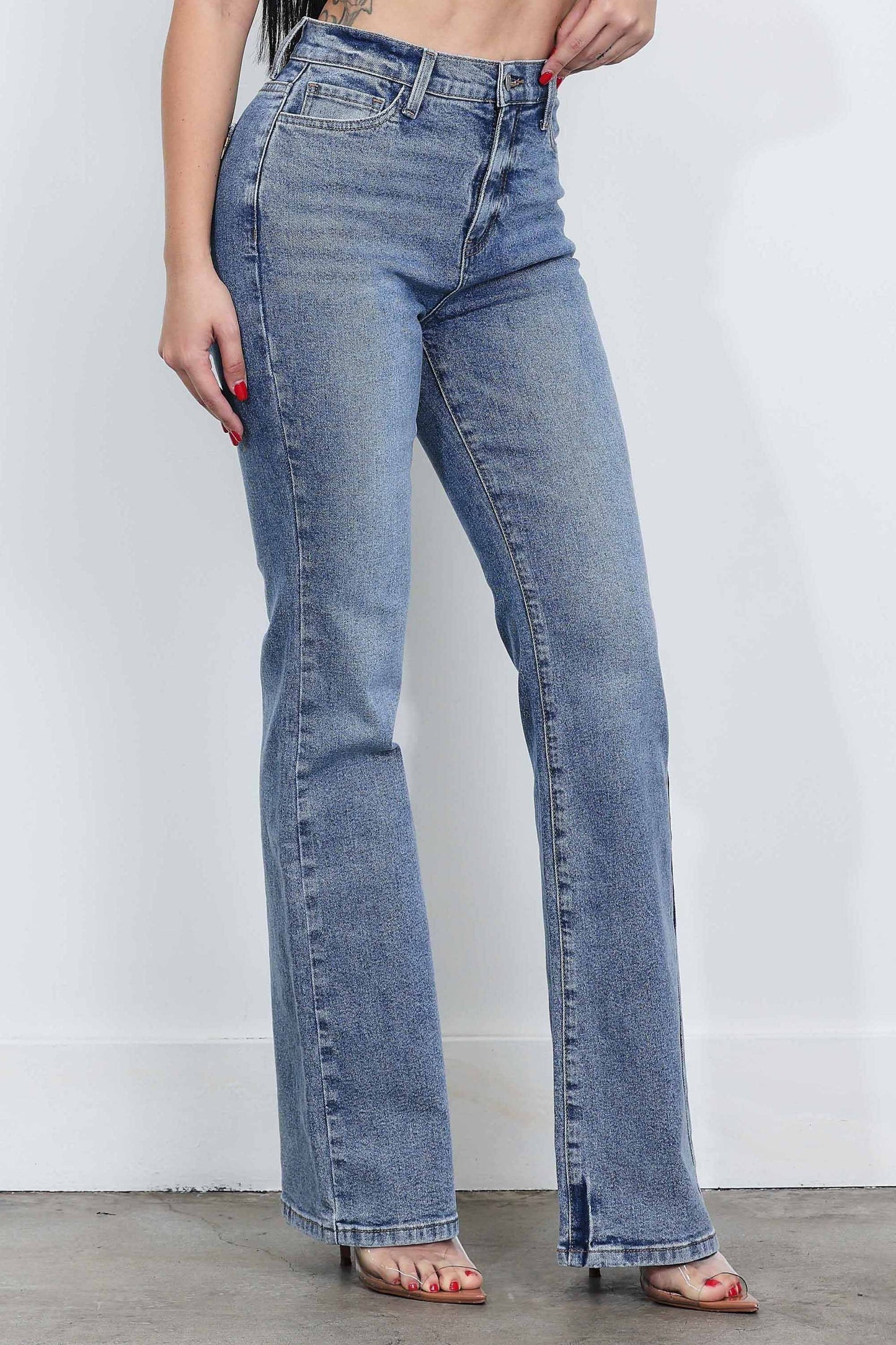 STRAIGHT JEANS