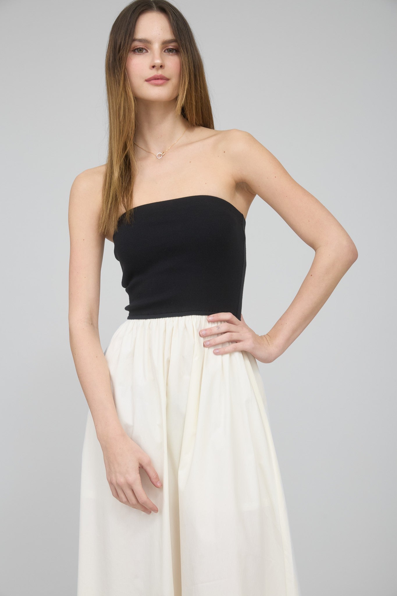 MAXI VESTIDO STRAPPLE NEGRO Y BLANCO