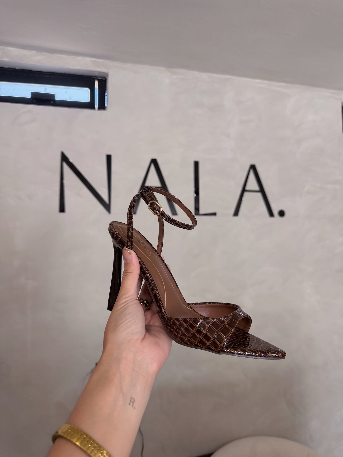 ZAPATILLA CON PULSERA EFECTO SERPIENTE
