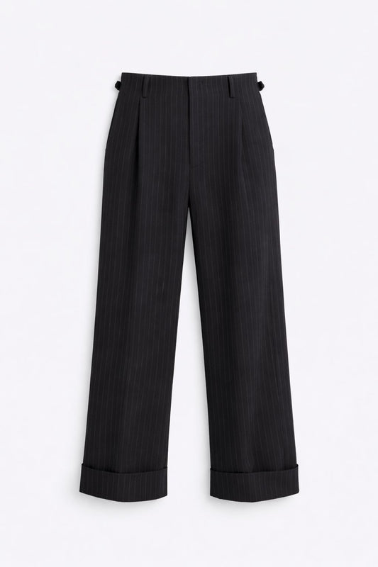 PANTALON NEGRO CON LINEAS FINAS BLANCAS